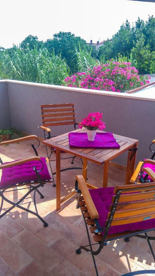 Tar-Vabriga Apartment Li מראה חיצוני תמונה